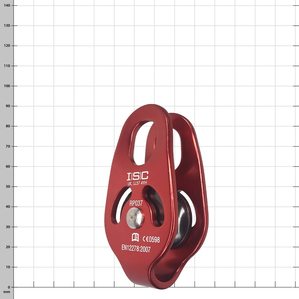 Micro Pulley, rotes Seilrolle mit schwarzem Rad, Hersteller ISC, Modell RP037, Ansicht schräg von vorne