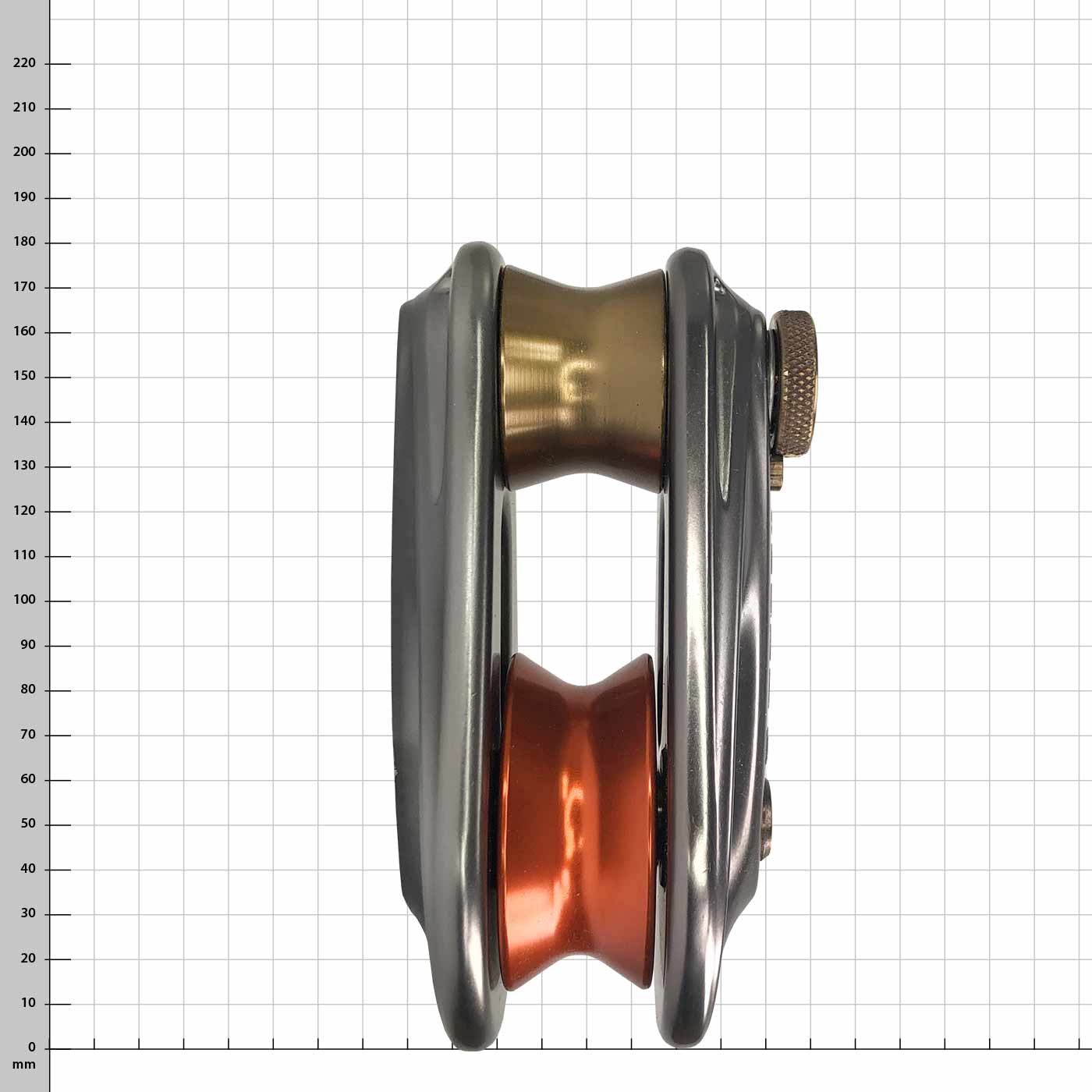 Small Rigging Pulley, Seitenansicht mit orangefarbener Rolle und Messing-Rolle, silbernes Metallgehäuse