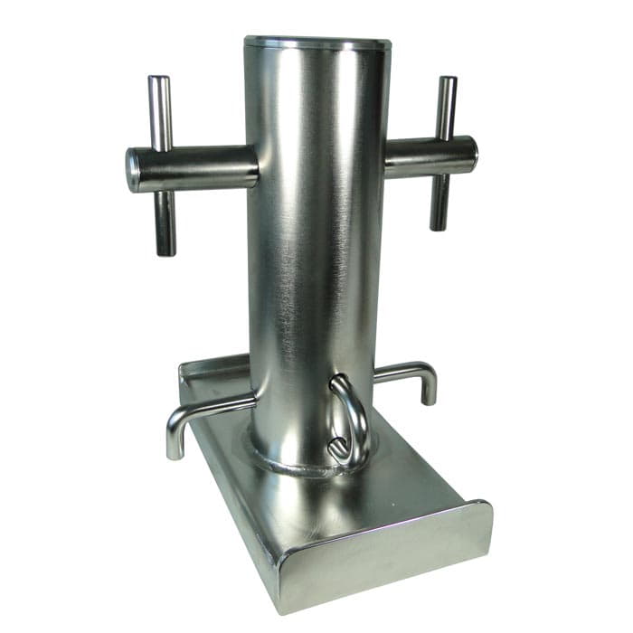 Rigging-Poller Silver, silberner Metallpoller mit vier seitlichen Griffen und einem Haken vorne, rechteckige Grundplatte, Ansicht von der anderen Seite