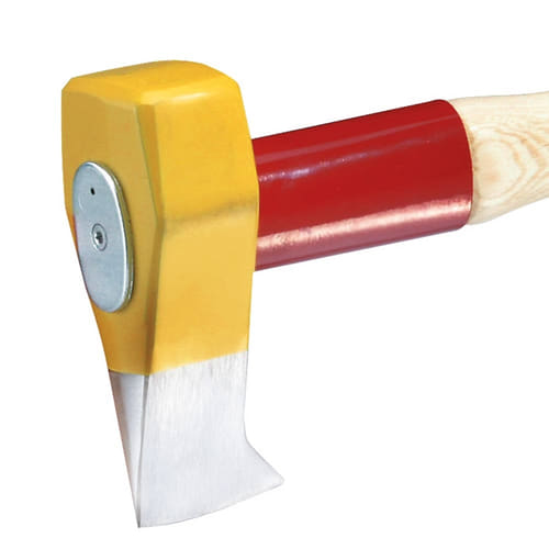 Nahaufnahme des gelben Axtkopfs und des roten Halses der Big Ox Rotband Plus 900 Axt