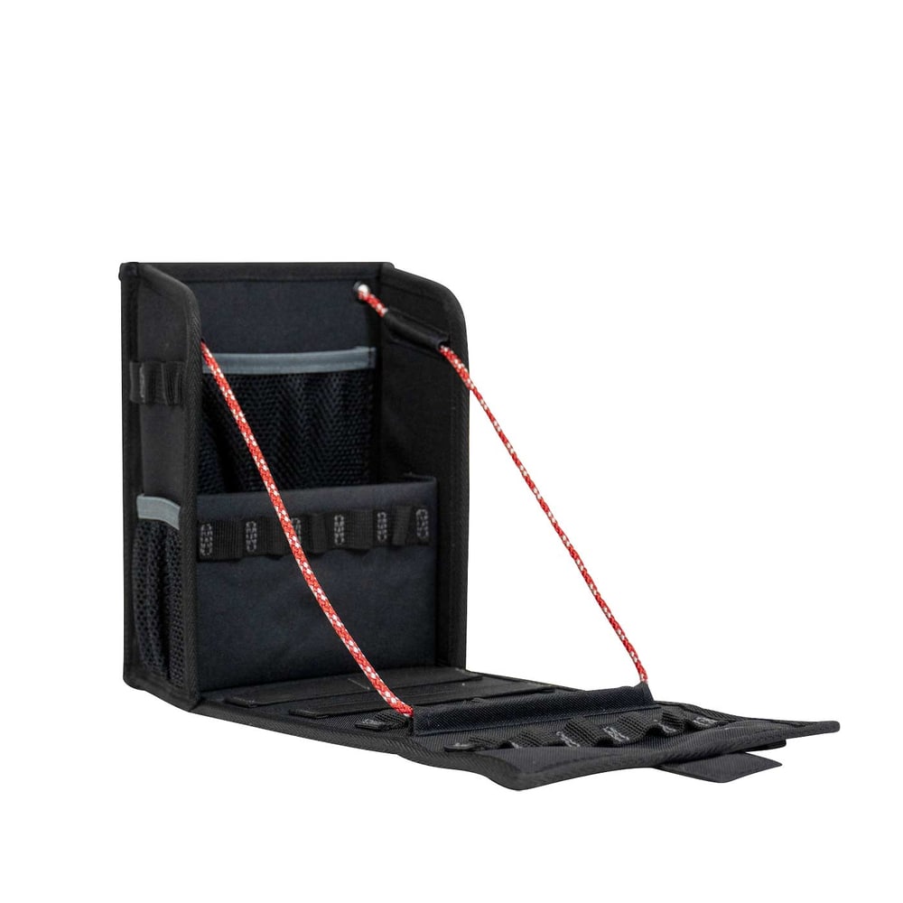 Mini Mule von Teufelberger, schwarze Tasche mit roten Kordeln und mehreren Fächern, offen dargestellt